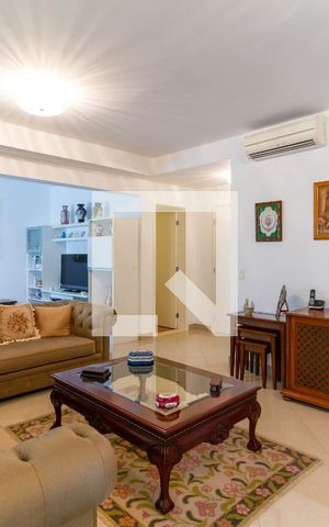Apartamento à venda com 158m², 3 quartos e 4 vagas Apartamento à venda com 158m², 3 quartos e 4 vagasSala
