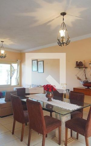 Casa à venda com 210m², 2 quartos e 4 vagas Casa à venda com 210m², 2 quartos e 4 vagasSala