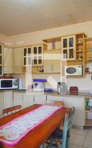 Casa à venda com 210m², 2 quartos e 4 vagas Casa à venda com 210m², 2 quartos e 4 vagasCozinha