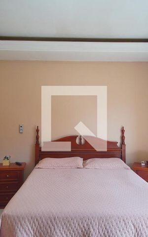 Casa à venda com 210m², 2 quartos e 4 vagas Casa à venda com 210m², 2 quartos e 4 vagasSuíte