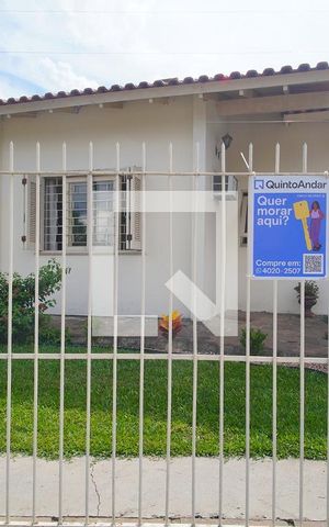 Casa à venda com 210m², 2 quartos e 4 vagas Casa à venda com 210m², 2 quartos e 4 vagasFachada