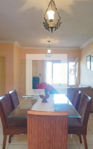 Casa à venda com 210m², 2 quartos e 4 vagas Casa à venda com 210m², 2 quartos e 4 vagasSala