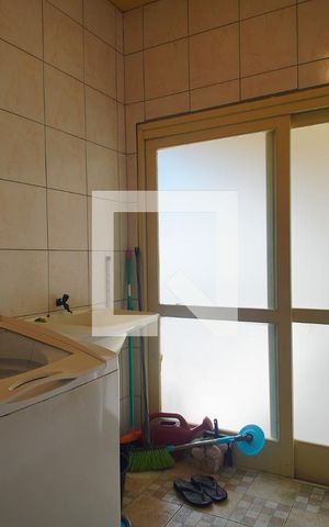 Casa à venda com 210m², 2 quartos e 4 vagas Casa à venda com 210m², 2 quartos e 4 vagasÁrea de Serviço