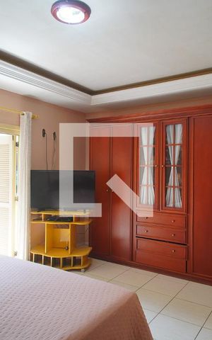 Casa à venda com 210m², 2 quartos e 4 vagas Casa à venda com 210m², 2 quartos e 4 vagasSuíte
