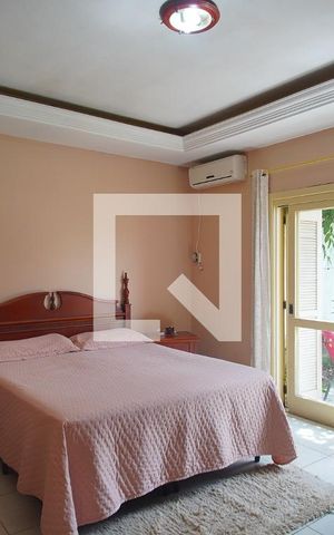 Casa à venda com 210m², 2 quartos e 4 vagas Casa à venda com 210m², 2 quartos e 4 vagasSuíte