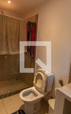 Casa à venda com 400m², 7 quartos e 5 vagasBanheiro da Suíte externa