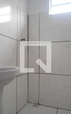 Casa à venda com 40m², 1 quarto e 1 vaga Casa à venda com 40m², 1 quarto e 1 vagaBanheiro
