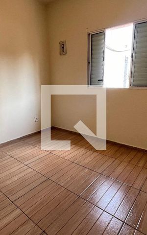 Casa para alugar com 42m², 1 quarto e sem vaga Casa para alugar com 42m², 1 quarto e sem vagaQuarto