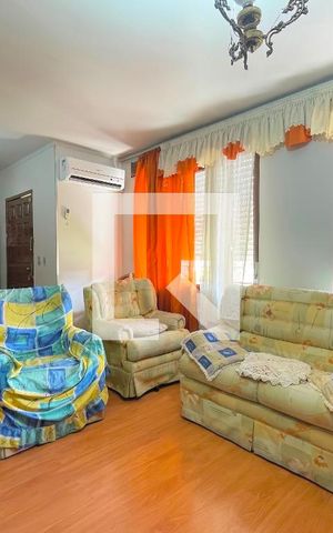 Casa à venda com 110m², 3 quartos e 7 vagas Casa à venda com 110m², 3 quartos e 7 vagasSala