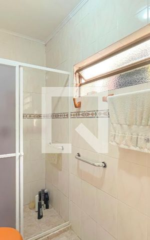 Casa à venda com 110m², 3 quartos e 7 vagas Casa à venda com 110m², 3 quartos e 7 vagasBanheiro