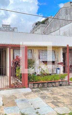 Casa à venda com 110m², 3 quartos e 7 vagas Casa à venda com 110m², 3 quartos e 7 vagasFachada