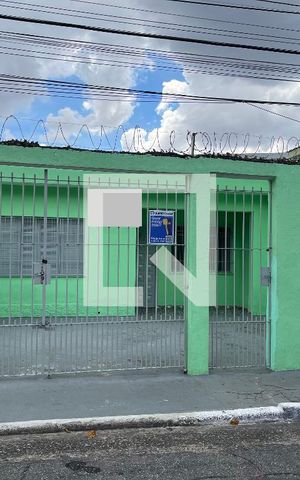 Casa para alugar com 150m², 3 quartos e 2 vagas Casa para alugar com 150m², 3 quartos e 2 vagasFachada