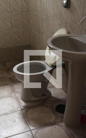 Casa para alugar com 60m², 1 quarto e sem vagaBanheiro