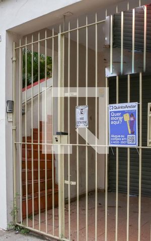 Casa à venda com 165m², 2 quartos e 2 vagas Casa à venda com 165m², 2 quartos e 2 vagasFachada