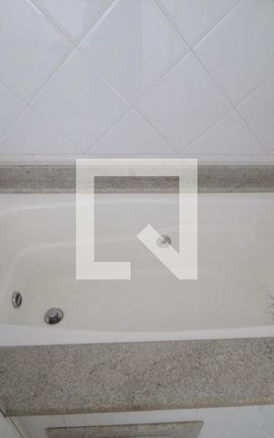 Apartamento para alugar com 240m², 3 quartos e 3 vagasBanheiro do quarto 2 