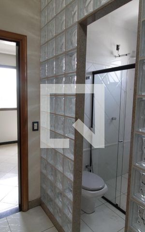 Apartamento para alugar com 240m², 3 quartos e 3 vagasBanheiro do quarto 2 