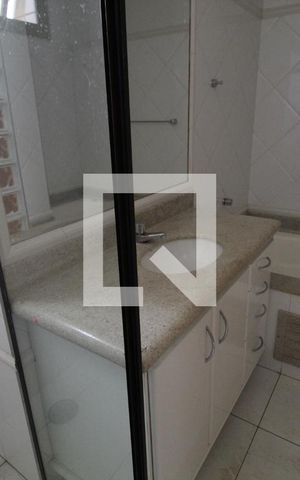 Apartamento para alugar com 240m², 3 quartos e 3 vagasBanheiro do quarto 2 