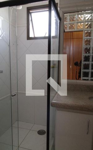 Apartamento para alugar com 240m², 3 quartos e 3 vagasBanheiro do quarto 2 