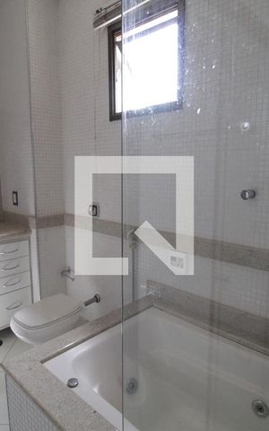 Apartamento para alugar com 240m², 3 quartos e 3 vagasBanheiro do quarto 1 