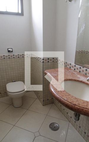 Apartamento para alugar com 240m², 3 quartos e 3 vagasBanheiro Social 