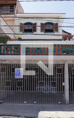 Casa para alugar com 200m², 4 quartos e 3 vagasFachada