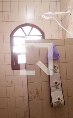 Casa para alugar com 200m², 4 quartos e 3 vagasBanheiro da Suíte