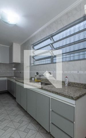 Casa à venda com 145m², 3 quartos e 2 vagas Casa à venda com 145m², 3 quartos e 2 vagasCozinha