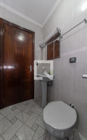 Casa à venda com 145m², 3 quartos e 2 vagas Casa à venda com 145m², 3 quartos e 2 vagasBanheiro Social
