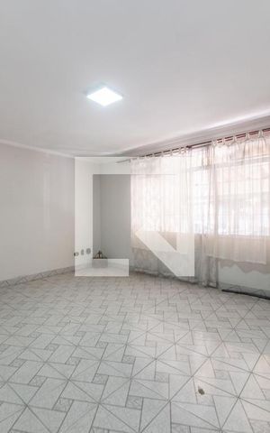 Casa à venda com 145m², 3 quartos e 2 vagas Casa à venda com 145m², 3 quartos e 2 vagasSala