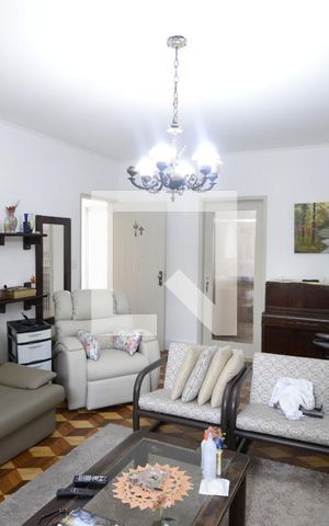 Casa à venda com 215m², 3 quartos e 2 vagasSala
