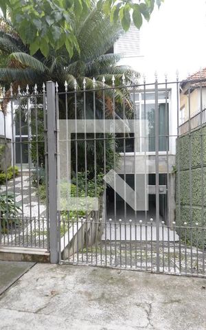 Casa à venda com 215m², 3 quartos e 2 vagasFachada