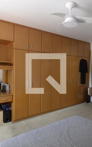 Casa à venda com 215m², 3 quartos e 2 vagasSuíte