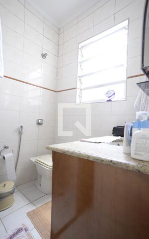 Casa à venda com 215m², 3 quartos e 2 vagasBanheiro