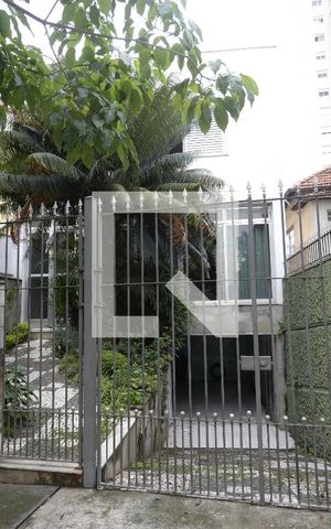 Casa à venda com 215m², 3 quartos e 2 vagasFachada