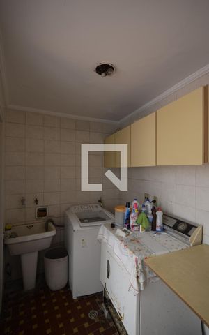 Casa à venda com 215m², 3 quartos e 2 vagasÁrea de Serviço