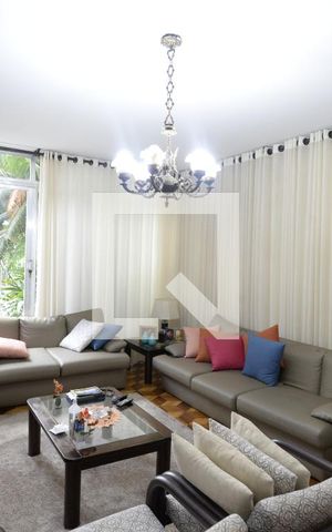 Casa à venda com 215m², 3 quartos e 2 vagasSala