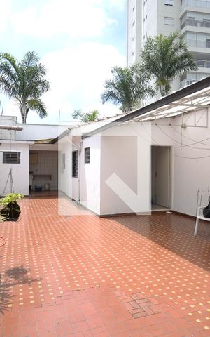Casa à venda com 215m², 3 quartos e 2 vagasQuintal