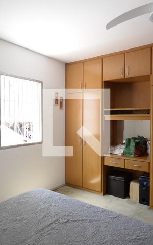 Casa à venda com 215m², 3 quartos e 2 vagasSuíte
