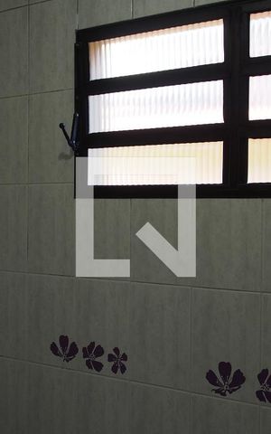 Casa à venda com 303m², 4 quartos e 4 vagasBanheiro 2