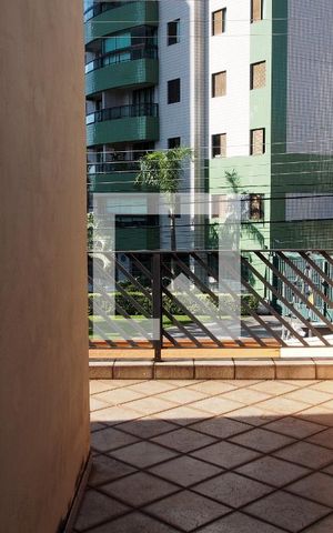 Casa à venda com 303m², 4 quartos e 4 vagasVaranda