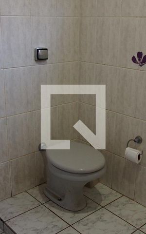Casa à venda com 303m², 4 quartos e 4 vagasBanheiro 2