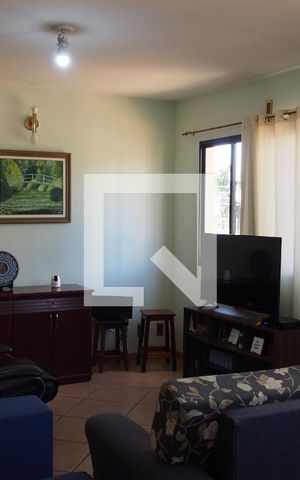 Casa à venda com 303m², 4 quartos e 4 vagasSala