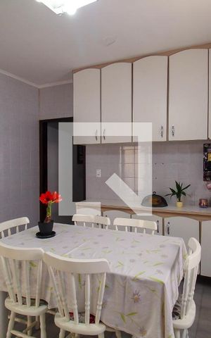Casa à venda com 170m², 3 quartos e 2 vagas Casa à venda com 170m², 3 quartos e 2 vagasCozinha