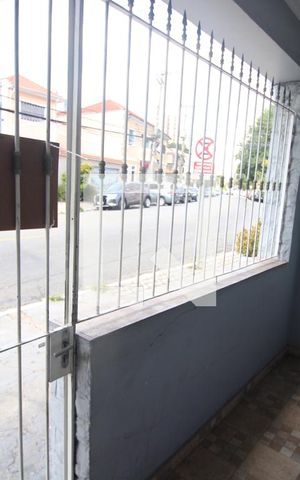 Casa à venda com 100m², 2 quartos e sem vagaÁrea da frente
