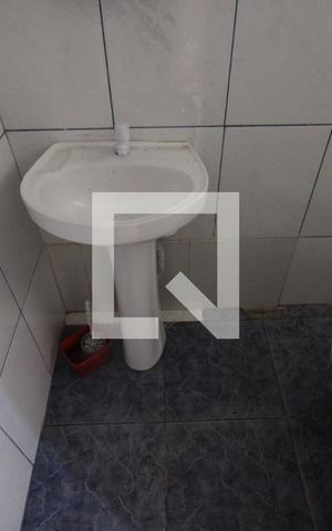Casa de condomínio para alugar com 33m², 1 quarto e sem vagaBanheiro