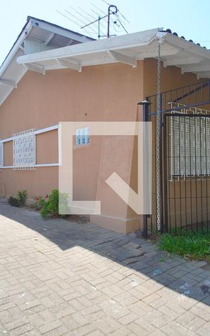 Casa à venda com 190m², 3 quartos e 2 vagas Casa à venda com 190m², 3 quartos e 2 vagasFachada