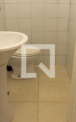 Casa à venda com 250m², 2 quartos e 2 vagas Casa à venda com 250m², 2 quartos e 2 vagasBanheiro da Área de Serviço
