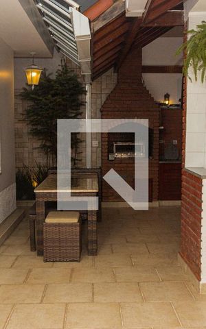 Casa à venda com 250m², 2 quartos e 2 vagas Casa à venda com 250m², 2 quartos e 2 vagasÁrea de Serviço