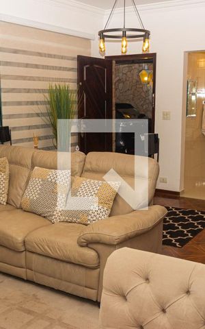 Casa à venda com 250m², 2 quartos e 2 vagas Casa à venda com 250m², 2 quartos e 2 vagasSala