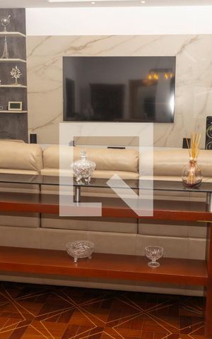 Casa à venda com 250m², 2 quartos e 2 vagas Casa à venda com 250m², 2 quartos e 2 vagasSala